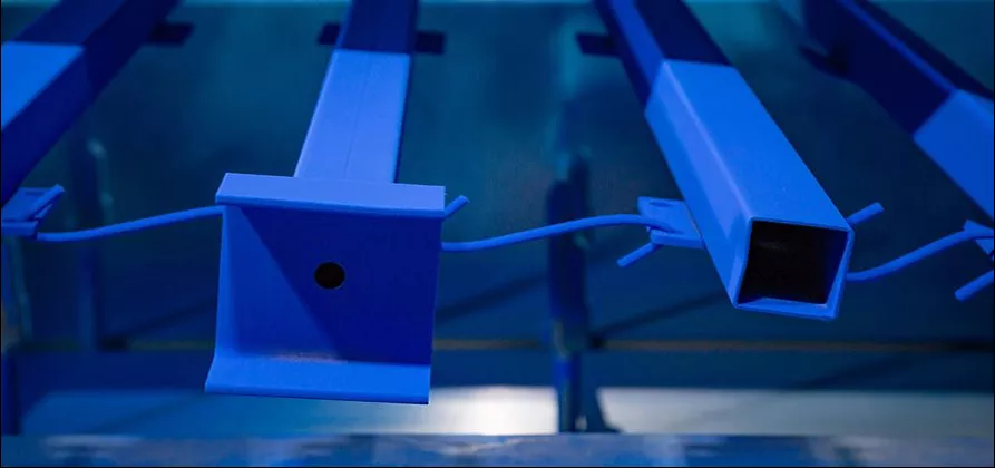 Процесс покраски изделий на автоматической линии