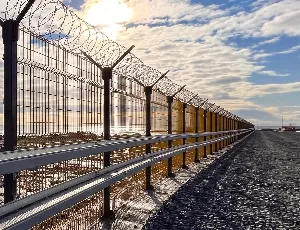 Нефтяной терминал на Крайнем Севере оборудован ограждениями FENSYS