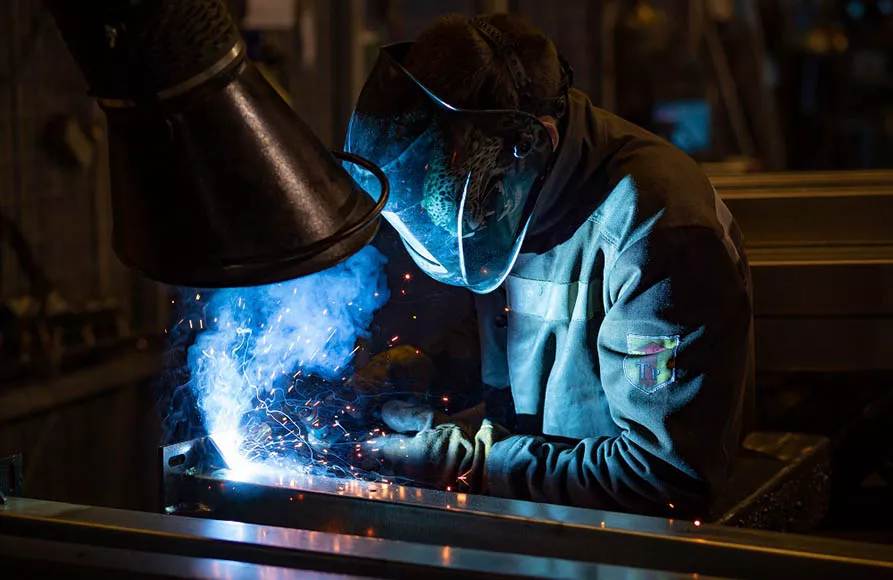 Изготовление столбов.