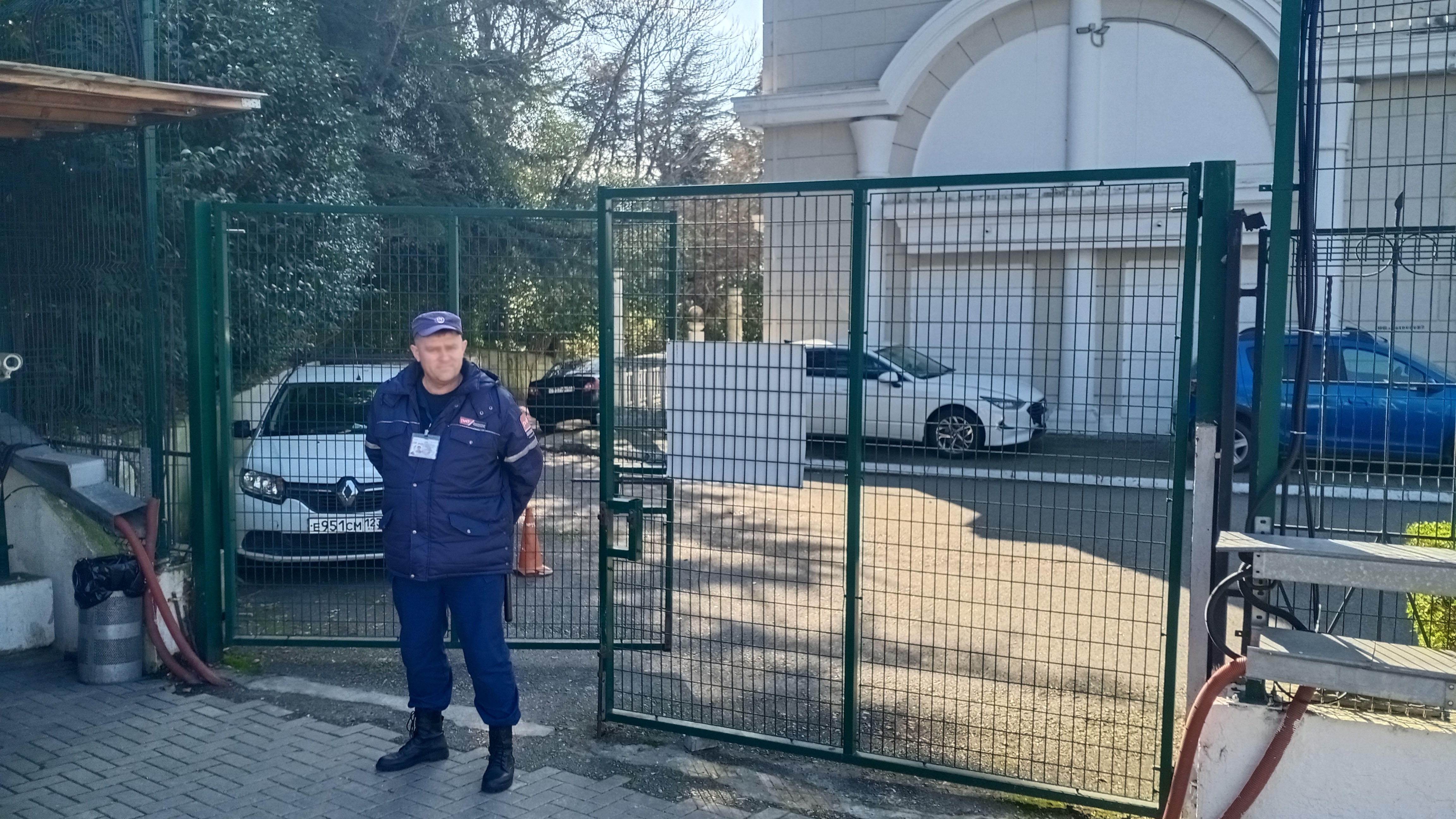 Сетчатые ворота от FENSYS на территории вокзала в Сочи