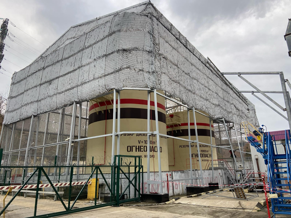 Защитные конструкции от БПЛА установлены на объекте топливно-энергетического комплекса в Сочи